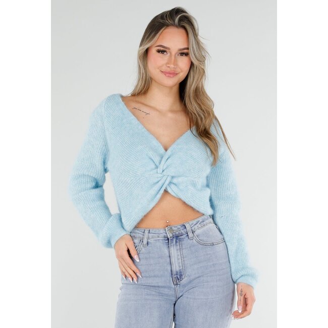 Hellblauer Strickpullover mit Twist und V-Ausschnitt
