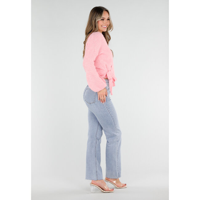 Rosa, fein gestrickte Wickeljacke mit Schleifendetail und Ballonärmeln