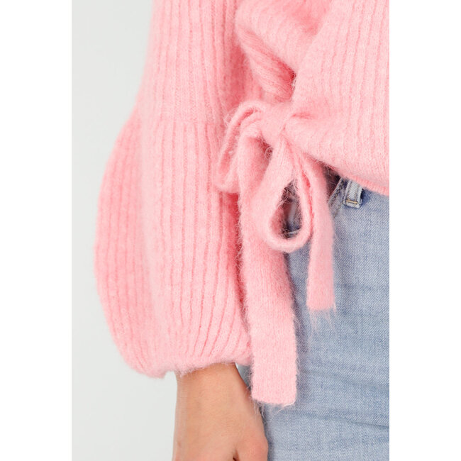 Rosa, fein gestrickte Wickeljacke mit Schleifendetail und Ballonärmeln