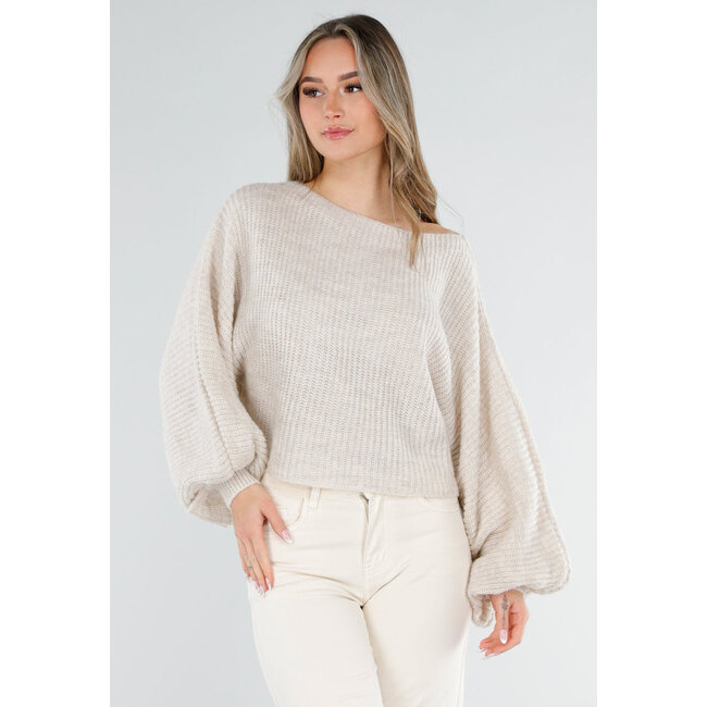 Beigefarbener, fein gestrickter Pullover mit Rollkragen und Ballonärmeln