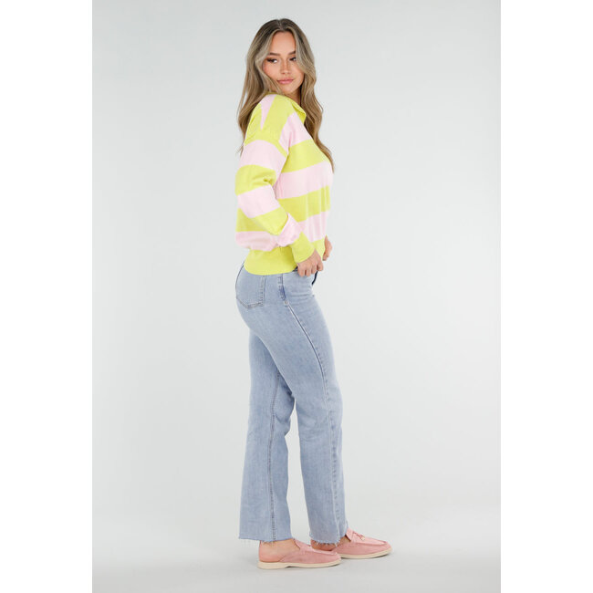 Gelb-rosa gestreifter Pullover mit Kragen und langen Ärmeln