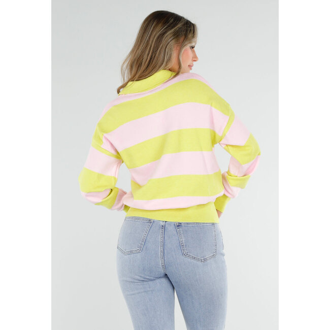 Gelb-rosa gestreifter Pullover mit Kragen und langen Ärmeln