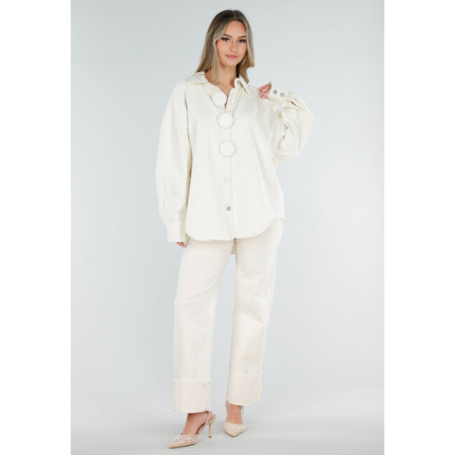 Cremefarbene Jeansbluse mit übergroßen Knöpfen und langen Ärmeln
