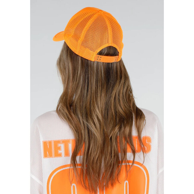 Orangefarbene Kappe mit Mesh-Rückseite und verstellbarem Verschluss