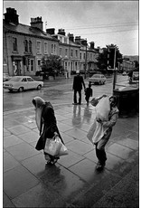 Ian Berry Two Asian Women in the Rain, Bradford. Ian Berry (19)