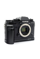Fuji Fuji X-T2 with VPB-XT2 Power Booster  & LB-XT2 hand grip   ALC150701