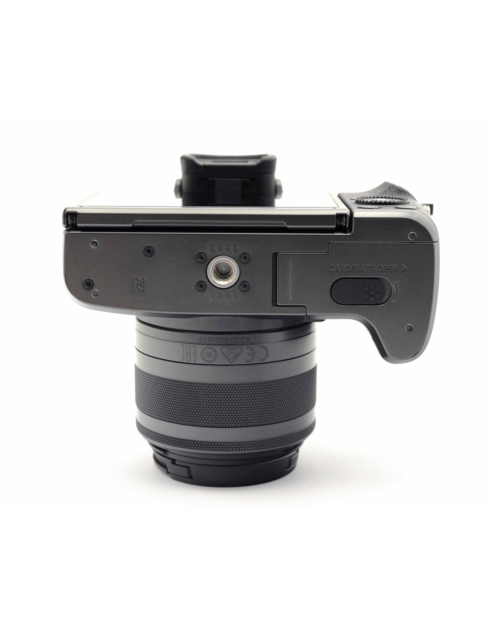 Canon Canon EOS-M5 + EF-M15-45mm IS   ALC160203