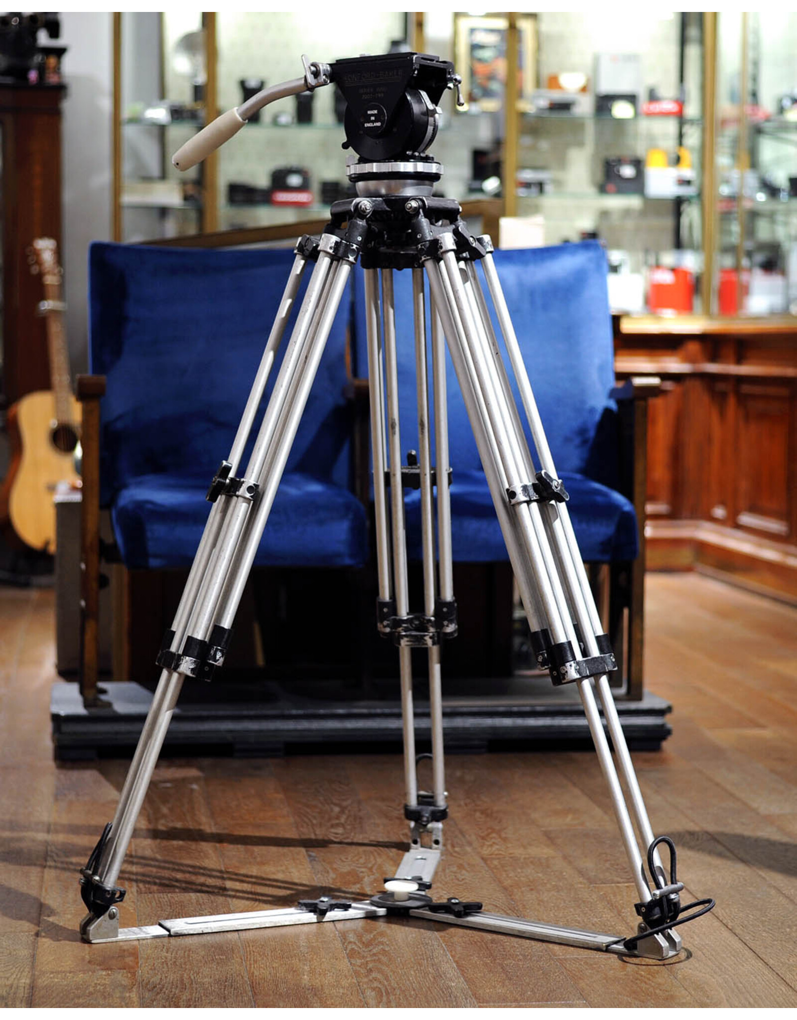 Ronford-Baker Ronford-Baker 2003-113 Fluid Head with Tripod    ALC164501