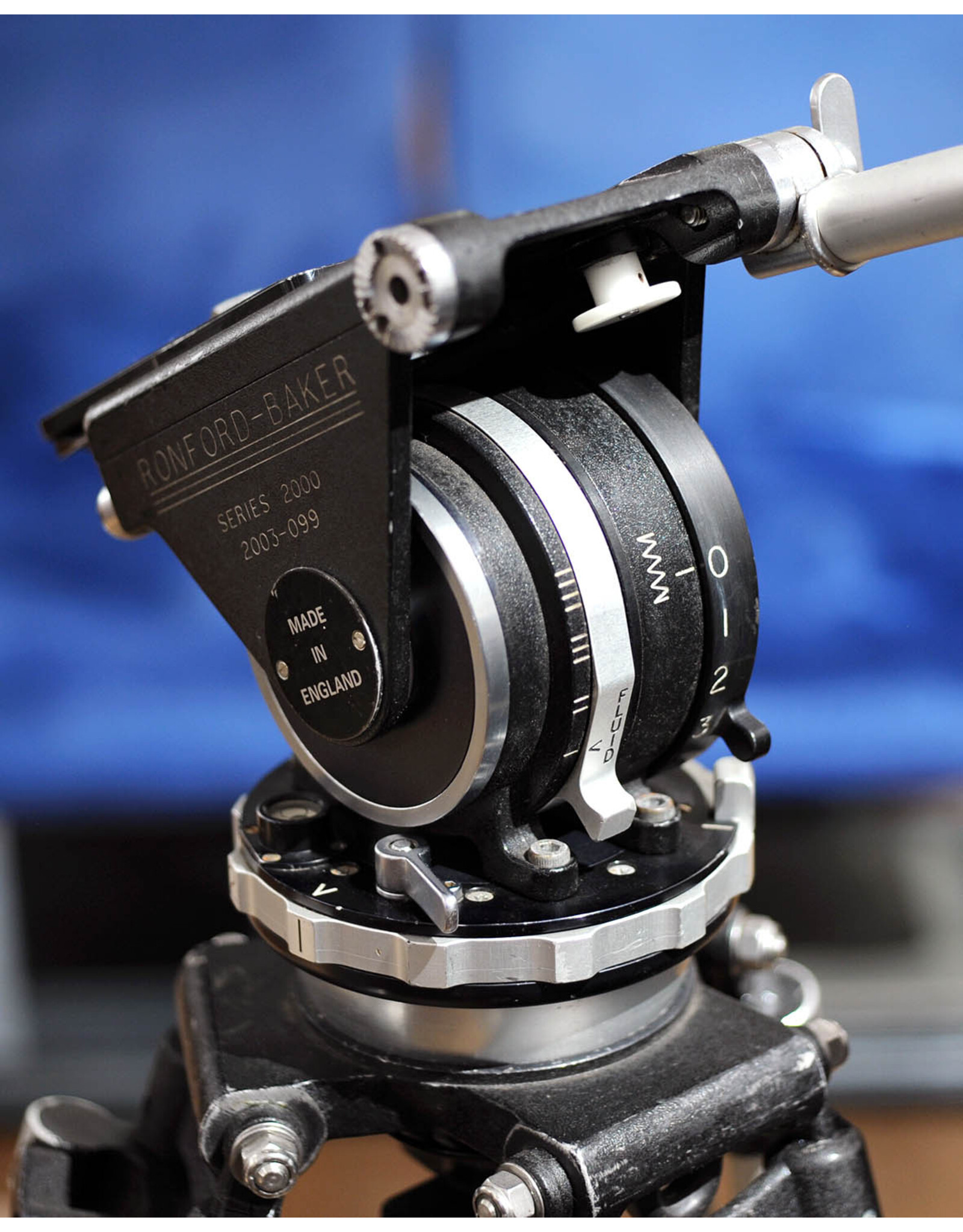 Ronford-Baker Ronford-Baker 2003-113 Fluid Head with Tripod    ALC164501