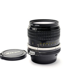 Nikon 85mm f2 AI   A5080605
