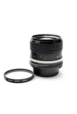 Nikon 85mm f2 AI   A5080605