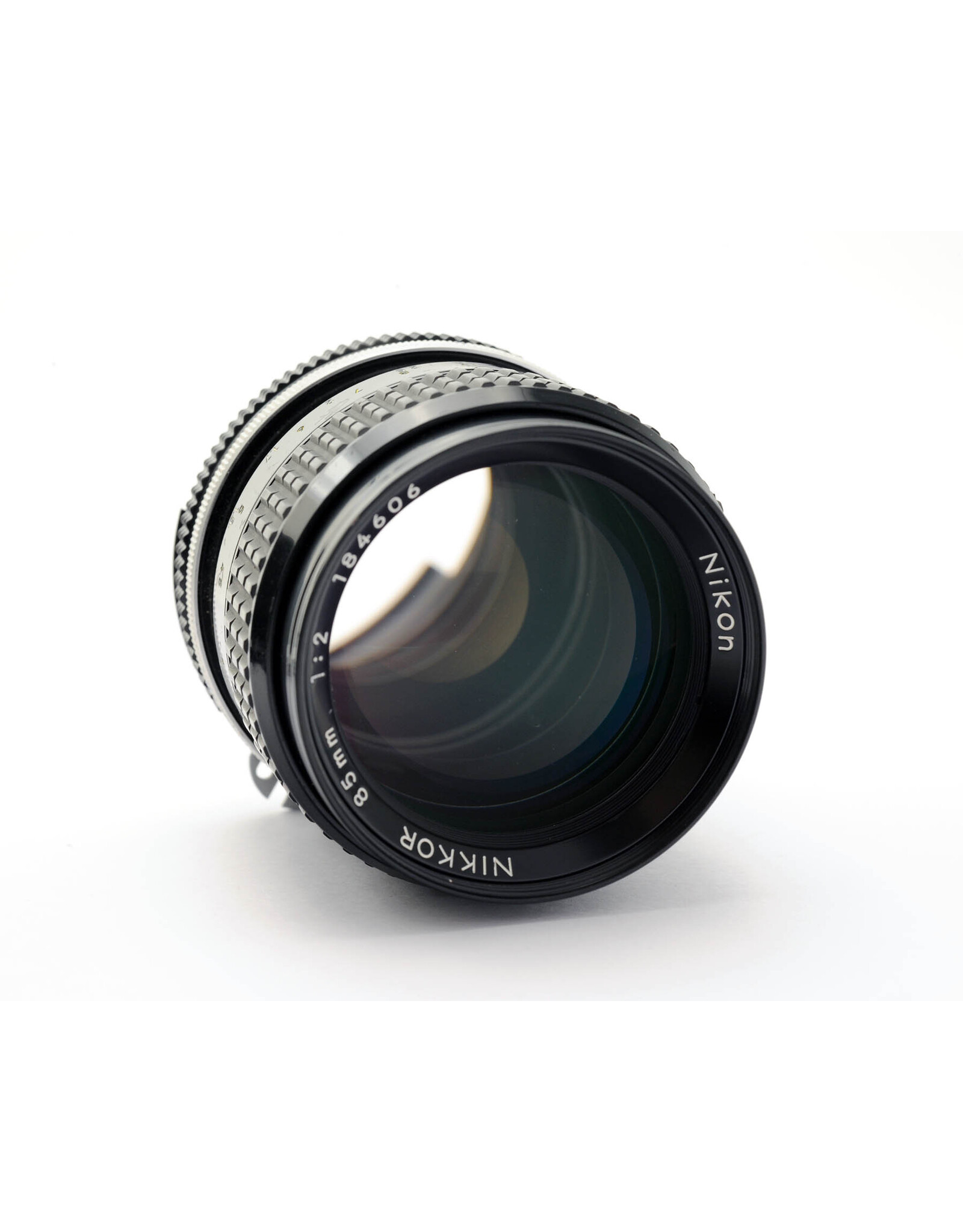 Nikon 85mm f2 AI   A5080605
