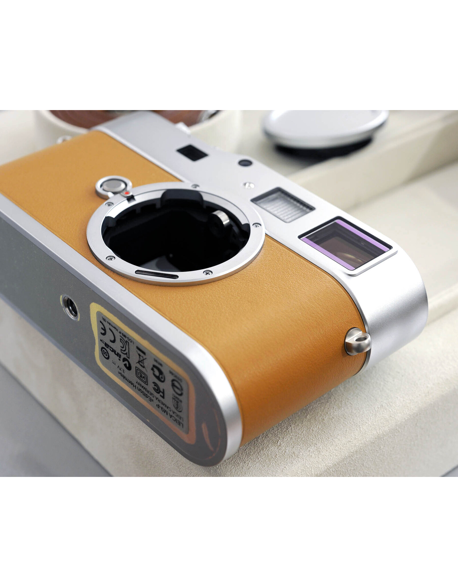 Leica Leica "Hermes Edition" M9-P with 50mm f1.4 Summilux-M ASPH Silver    ALC157101