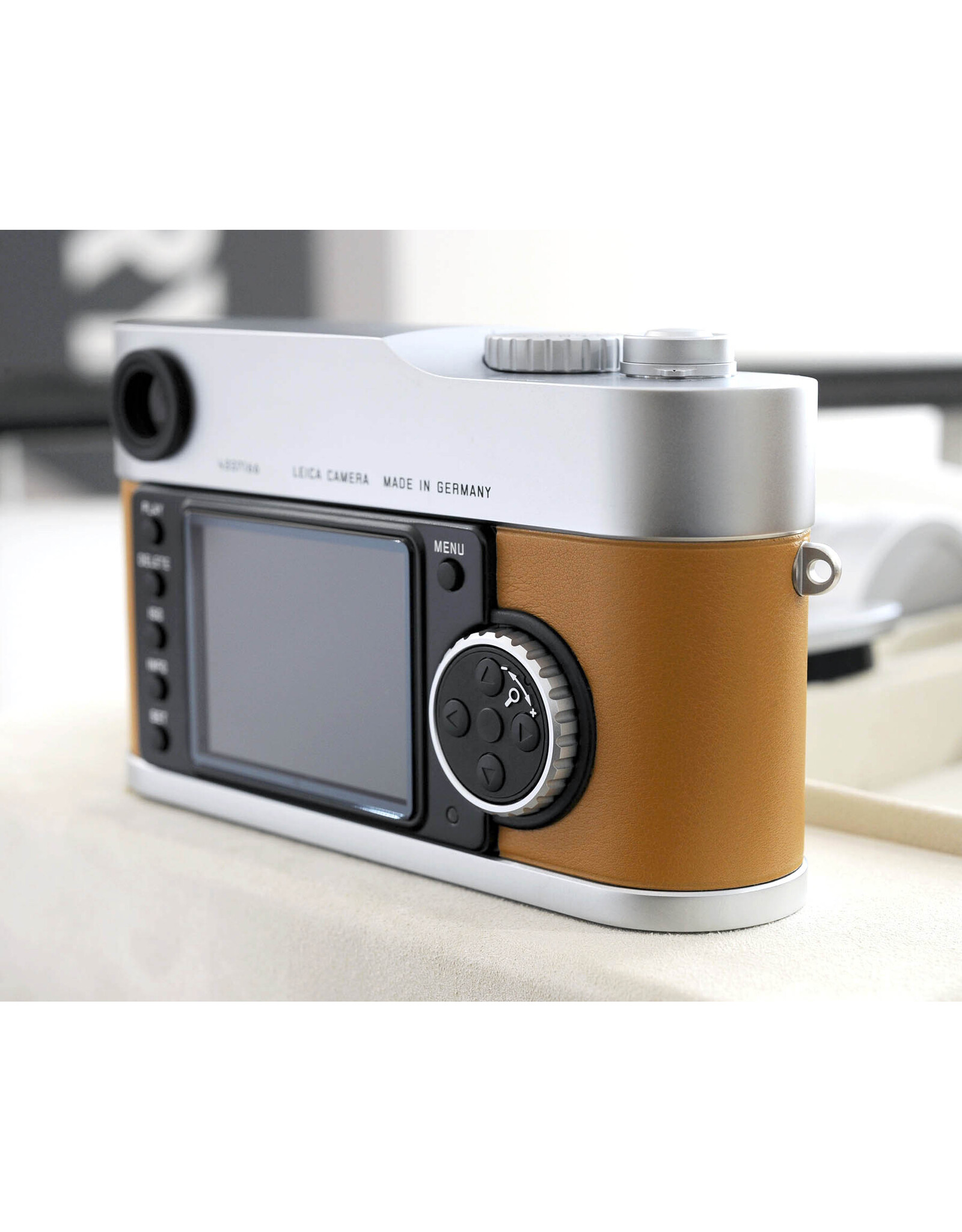 Leica Leica "Hermes Edition" M9-P with 50mm f1.4 Summilux-M ASPH Silver    ALC157101