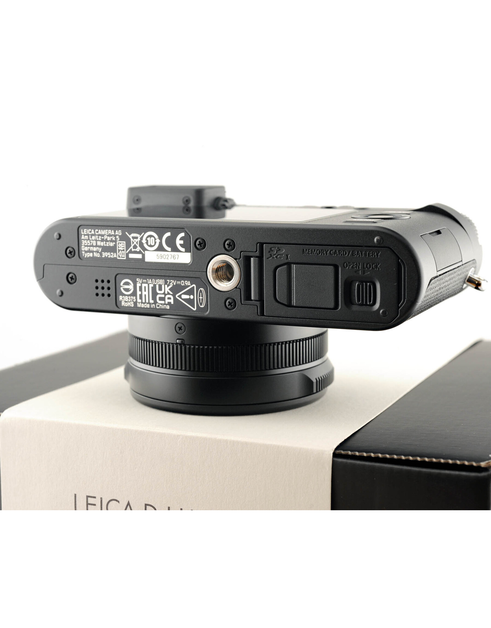 Leica Leica D-Lux 8 + JJC Thump Grip   ALC169310