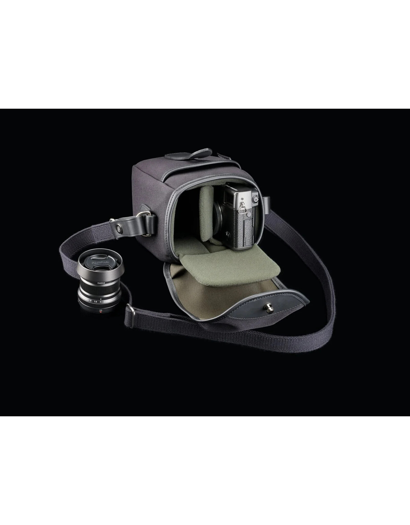 Billingham Billingham 72 - Black Fibrenyte / Black   500102-01