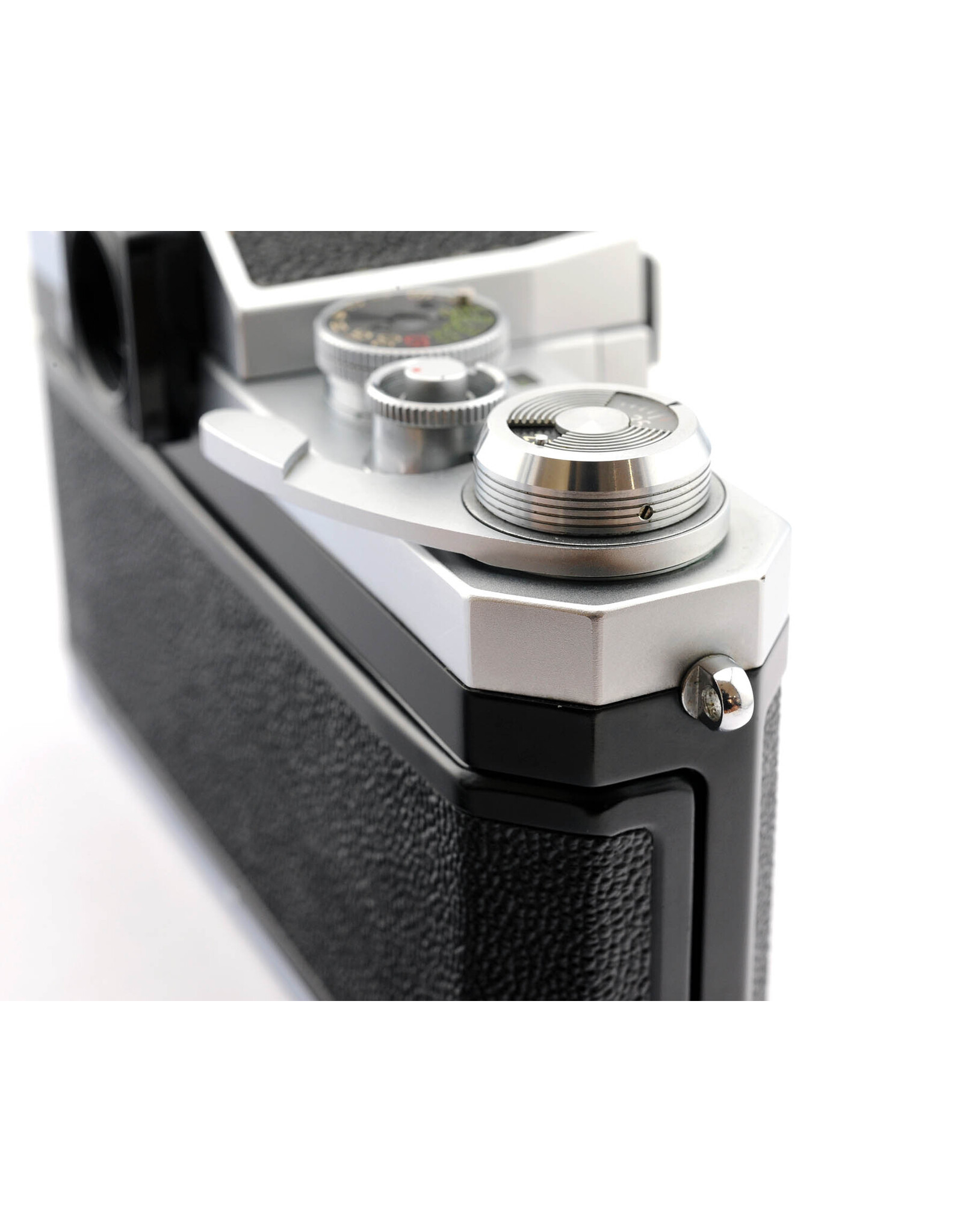 Nikon Nikon F with Eye Level Prism Finder Chrome   A6021901