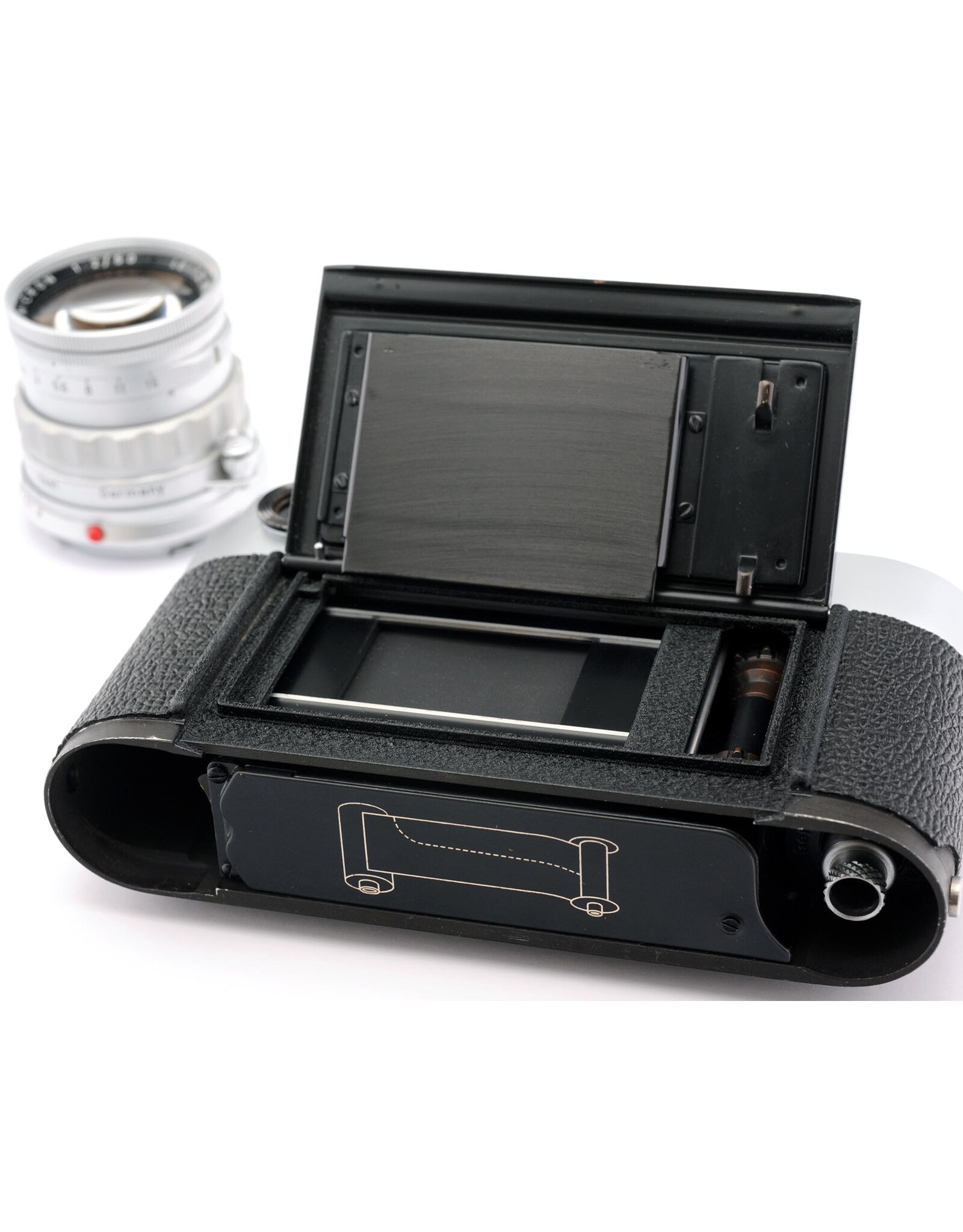 Leica Leica M2 with Leica 50mm f2 Summicron Rigid Chrome   ALC174801