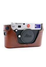 Leica Leica M Typ 240 Silver with Artisan & Artist half case and spare battery     ALC178901