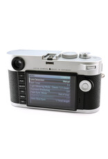 Leica Leica M Typ 240 Silver with Artisan & Artist half case and spare battery     ALC178901
