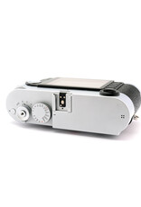 Leica Leica M Typ 240 Silver with Artisan & Artist half case and spare battery     ALC178901
