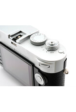 Leica Leica M Typ 240 Silver with Artisan & Artist half case and spare battery     ALC178901