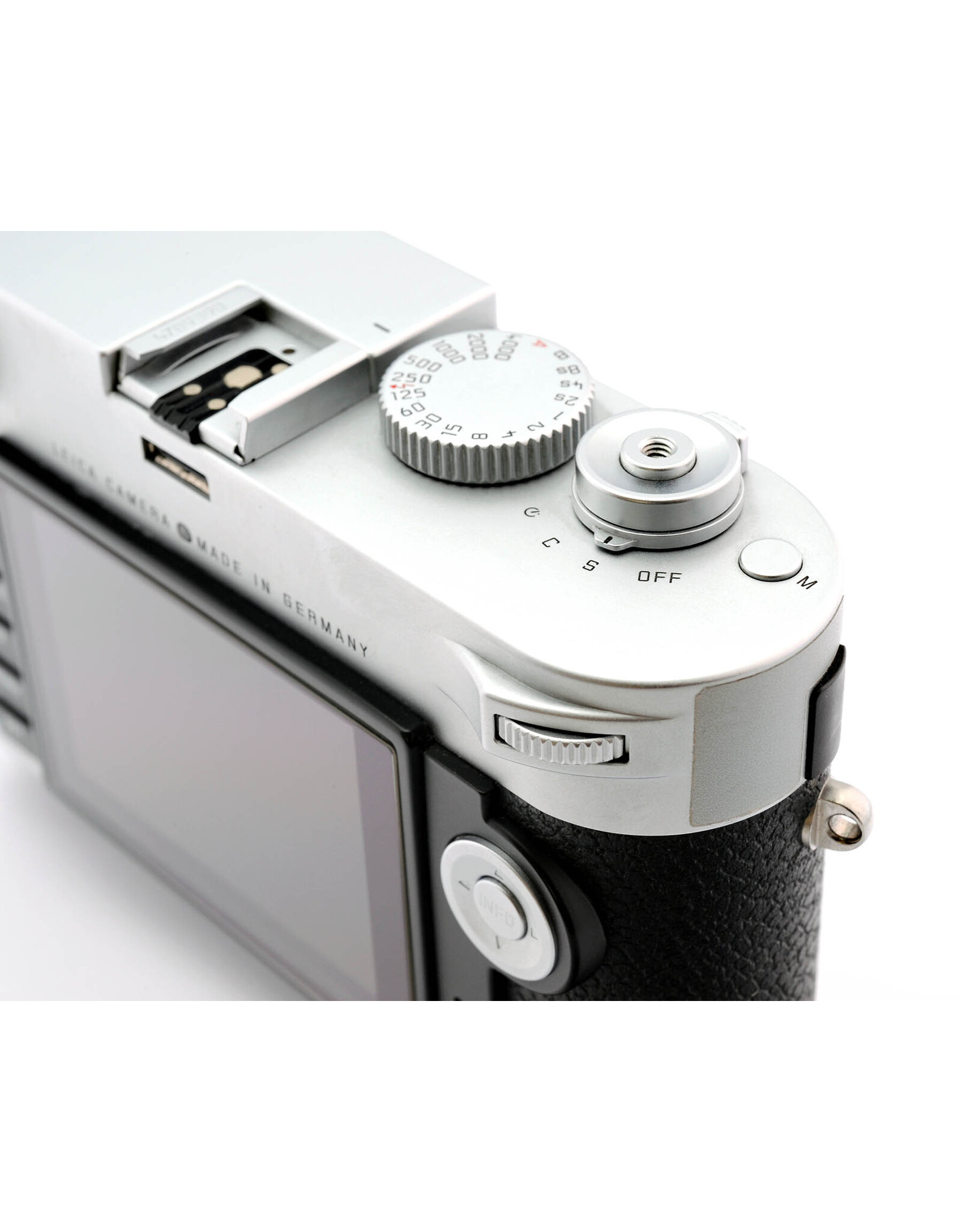 Leica Leica M Typ 240 Silver with Artisan & Artist half case and spare battery     ALC178901