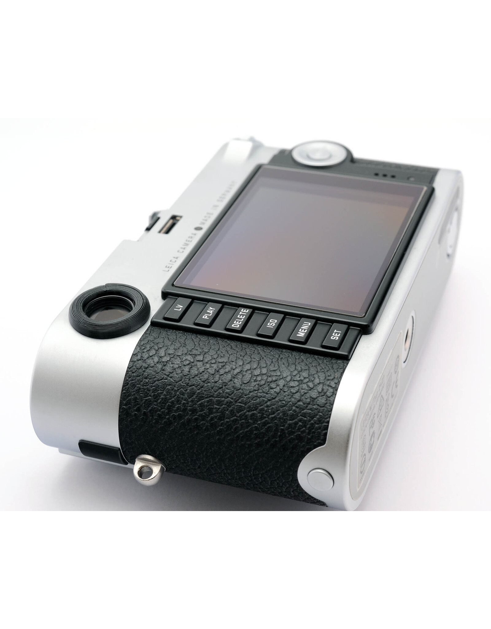 Leica Leica M Typ 240 Silver with Artisan & Artist half case and spare battery     ALC178901