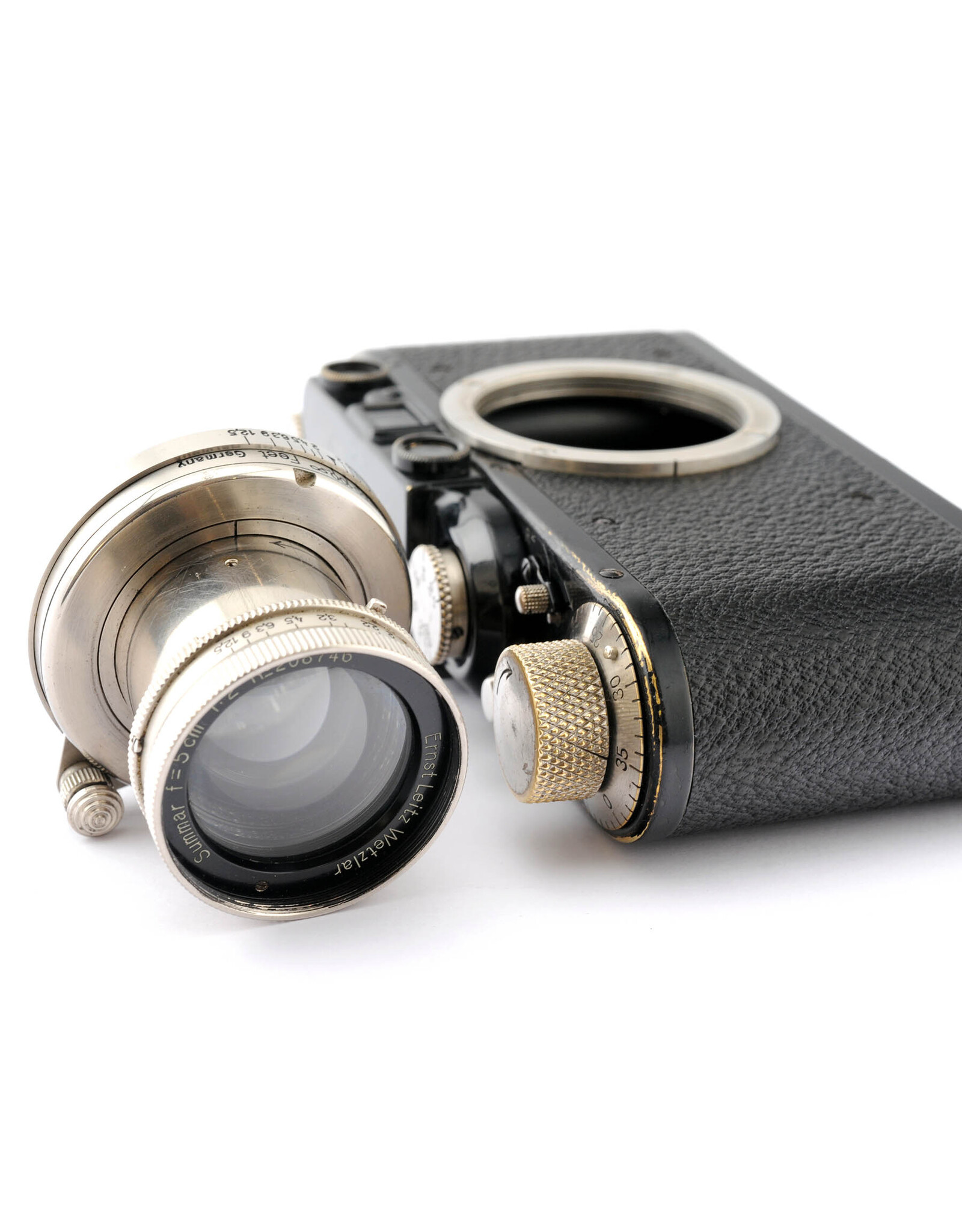 Leica Leica II (Model D) Black with 5cm f2 Summar Nickel    A6092101
