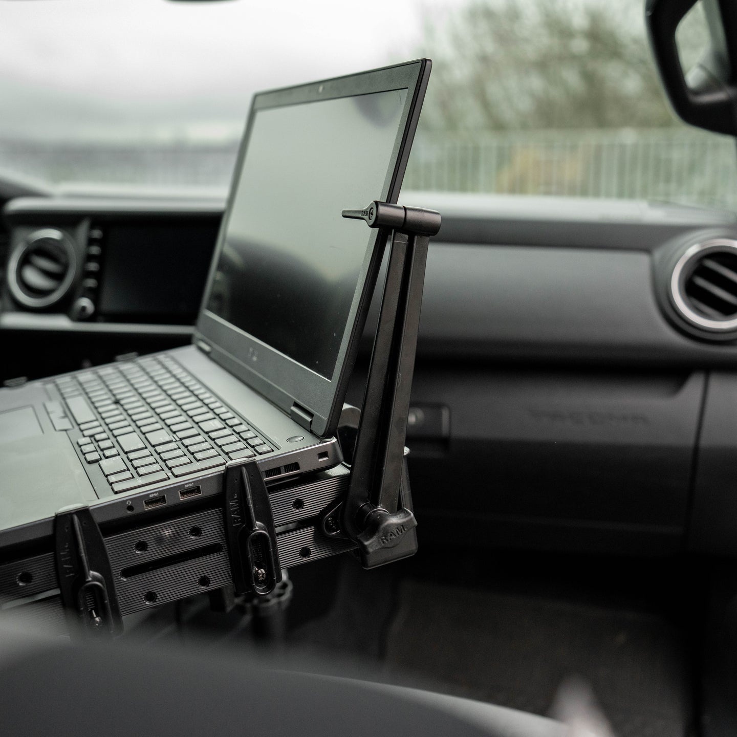 RAM MOUNT Supporto per display regolabile con supporti RAM | RAM-234-S2U