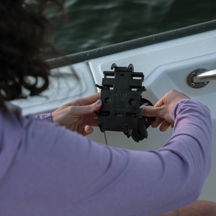 Staffa di montaggio universale RAM Mounts | RAM-HOL-PD3U