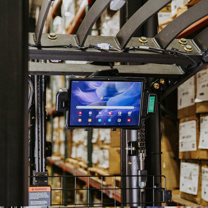 RAM-GDS-DOCK-SAM78CPU - Questo supporto RAM Mounts GDS Tough-Dock (Latch) è adatto per Samsung Tab S7 FE (SM-T736B), S7+ (12.4? SM-T970), S8+, S9 FE+, S9+ e S10+ nella custodia protettiva IntelliSkin Next Gen. Il supporto è alimentato da una connessione U