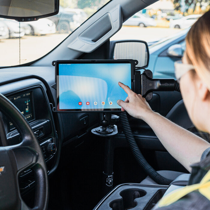 RAM-GDS-SKIN-SAM88-NG - Deze RAM Mounts GDS IntelliSkin Next Gen beschermhoes is ontworpen voor de Samsung Galaxy Tab A9+ en biedt betrouwbare bescherming gecombineerd met handige oplaadfunctionaliteit. De geïntegreerde GDS-connector bevindt zich in het b