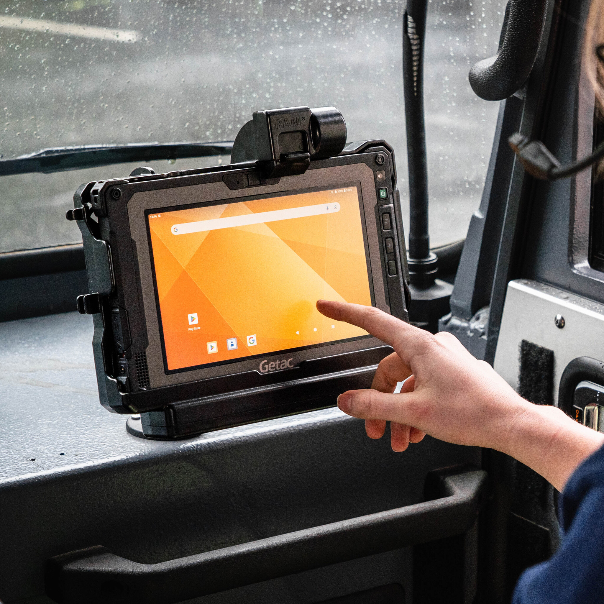 RAM MOUNT RAM-HOL-GE5KLU Montaggi RAM Porta-Forma (Key-Locking) per Getac ZX80 Rugged, Tablet