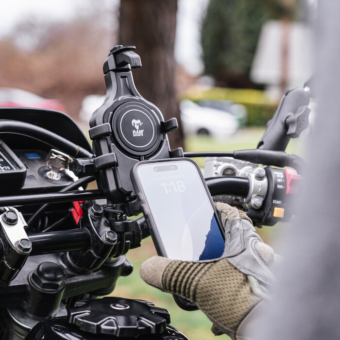 RAM MOUNT RAM-HOL-PD5BU Supporto RAM Mounts Quick-Grip Pro per smartphone - Larghezza fino a 95,25 mm - Compatibile con Mag-Safe - Con base diamantata (misura B - 1") - Set di viti