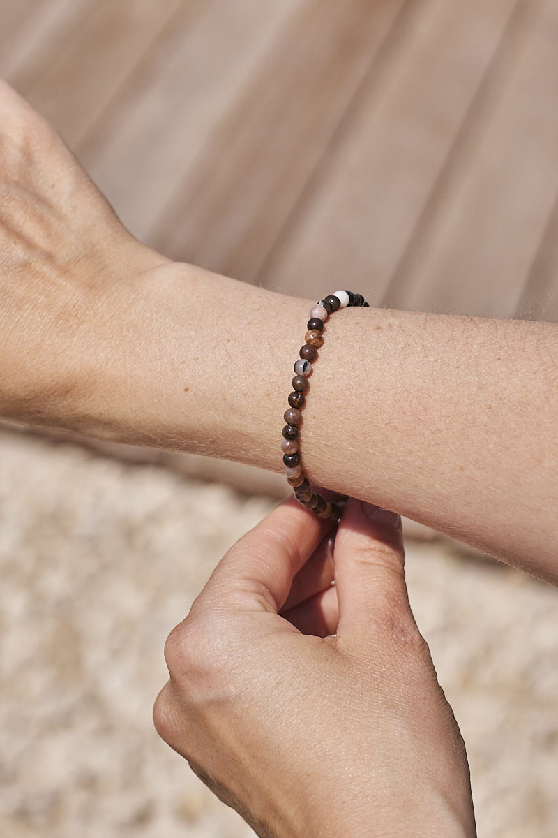Armband 4mm • Versteend hout