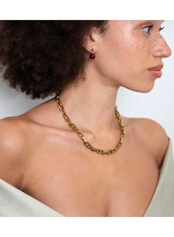 Gemstone oorstekers (2cm) / bordeaux Ellen Beekmans