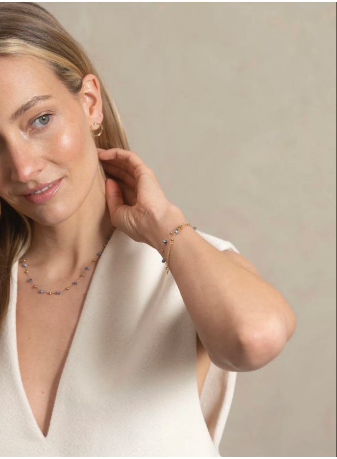 Fijn kort kettinkje met blauwe edelsteentjes Ellen Beekmans