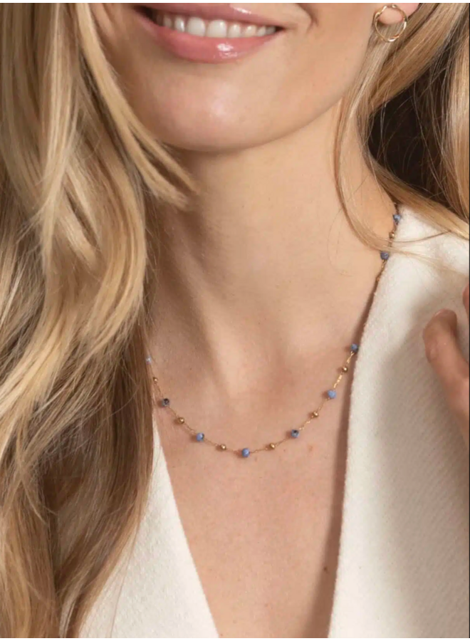 Fijn kort kettinkje met blauwe edelsteentjes Ellen Beekmans