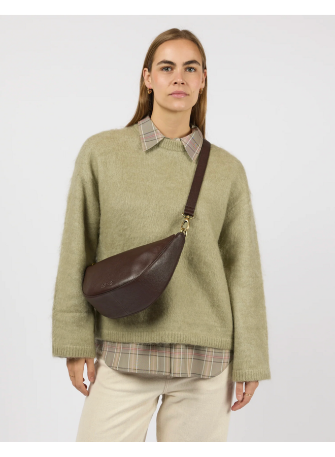 O My Bag Leo Midi Chocolate Soft Grain Leather