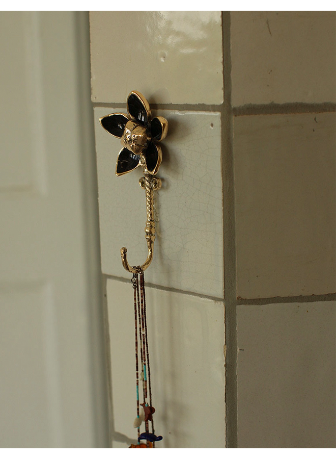 Liv Flower Hook Black Doing Goods