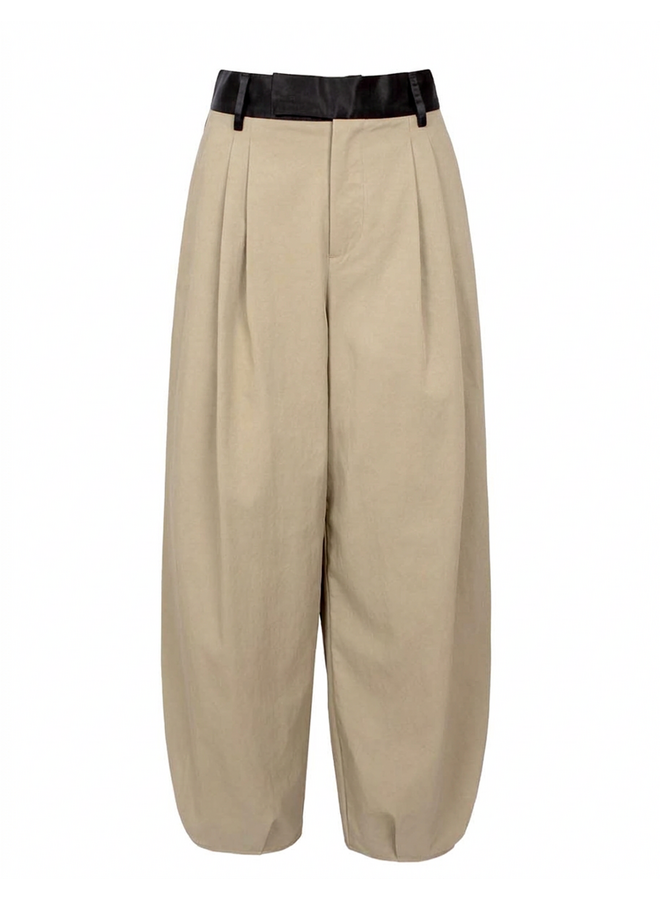 Les Soeurs Broek Stewart Sand