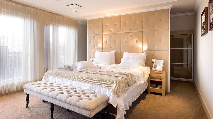 Een kijkje in de slaapkamers van bekende Nederlanders