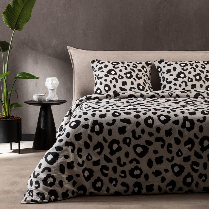 Flanellen Dekbedovertrek Lazy Panther - Tweepersoons (200x200 cm) - Zwart & Wit & Grijs - Dessin: Patroon - Dekbed Discounter - Dekbed-Discounter.nl