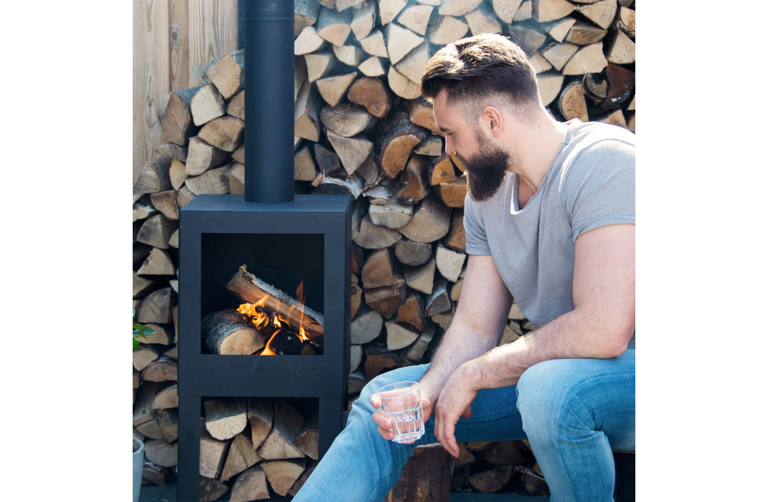 Terraskachel Esschert design met houtopslag