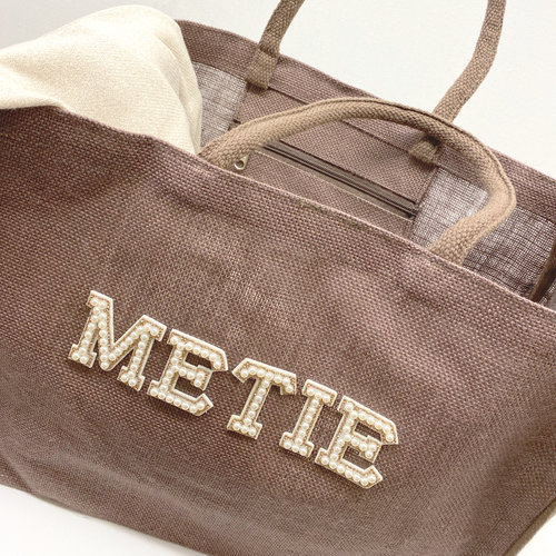 Bruine shopper met parelletters Bruine shopper met parelletters