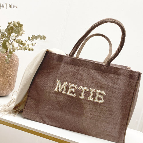 Bruine shopper met parelletters Bruine shopper met parelletters