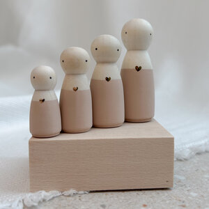 Houten poppetje meisje - Kleur Zand Houten poppetje meisje - Kleur Zand