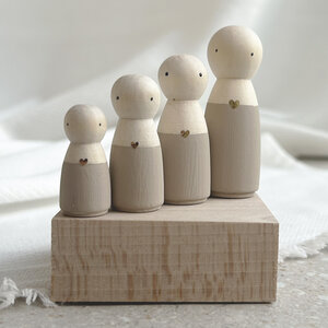 Houten poppetje meisje - Kleur Taupe