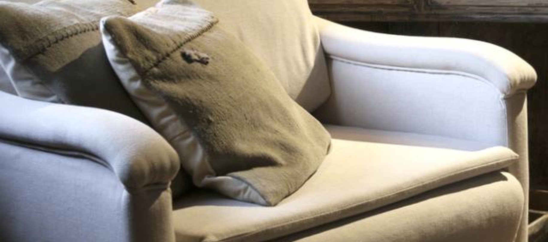 Chairs/armchairs & sofas